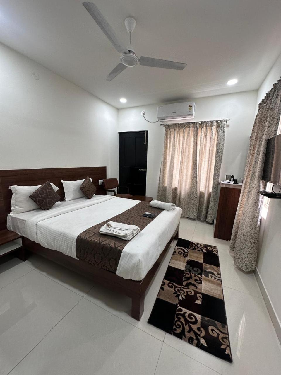 Hotel Queens Comfort Mysore Eksteriør billede